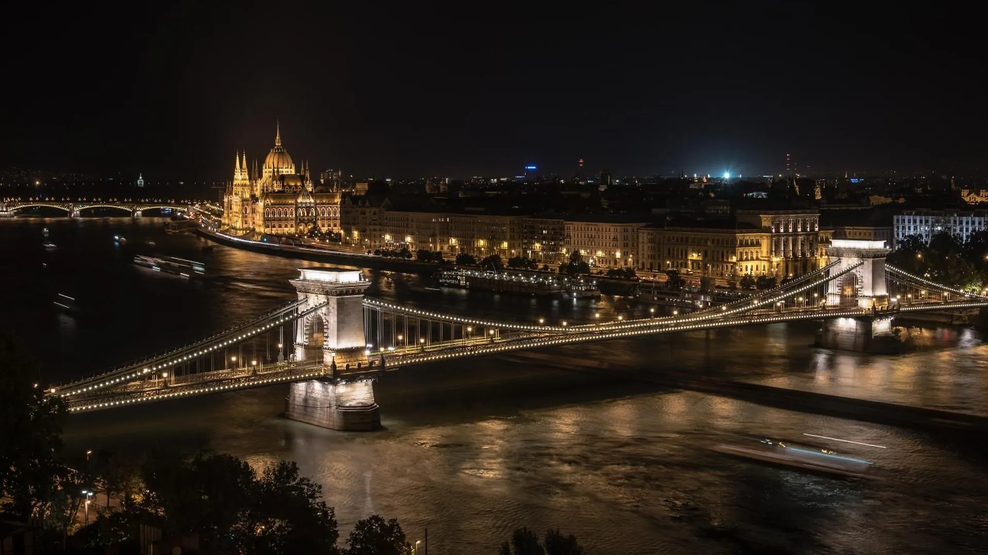 Bright Apartment In The Most Beautiful Street Of Budapest Vaci Street, Fashion Street