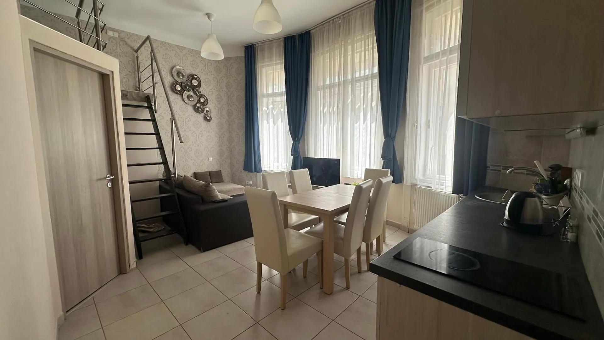 Bright Apartment In The Most Beautiful Street Of Budapest Vaci Street, Fashion Street